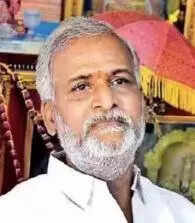 Minister distributes laptops to 284 college students