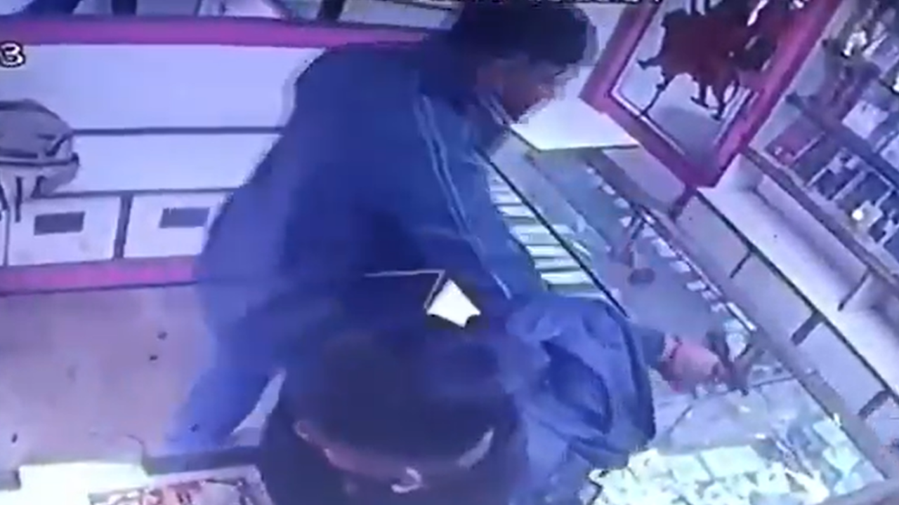 Bengaluru armed robbery: Posing as customers, trio storm jewellery shop; flee with cash, 30 grams gold