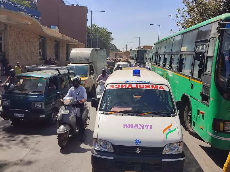 Ambulance workers protest illegal parking at civil hosp