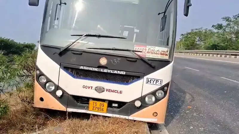 3 hurt as RTC bus hits divider on NH-65