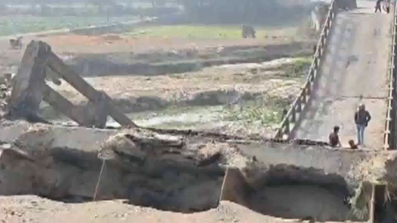 Bridge collapses in West Bengal's Cooch Behar as truck crosses