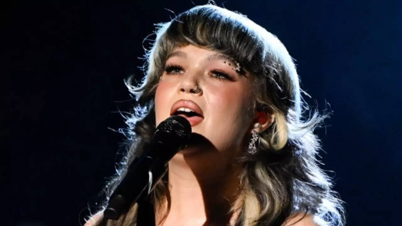 Lola Young returns to the stage after Sep 25 stage collapse