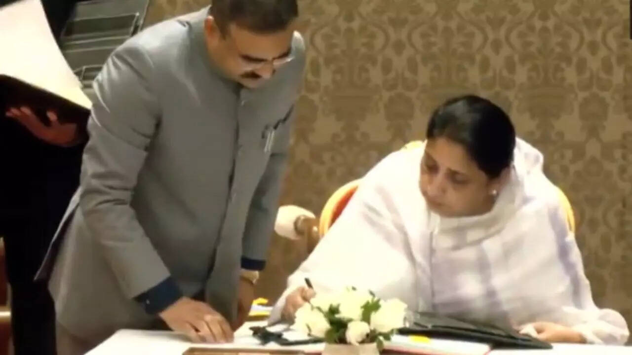 'Ajit Dada amar rahe': Sunetra Pawar takes oath as Maharashtra deputy CM 3 days after husband's death