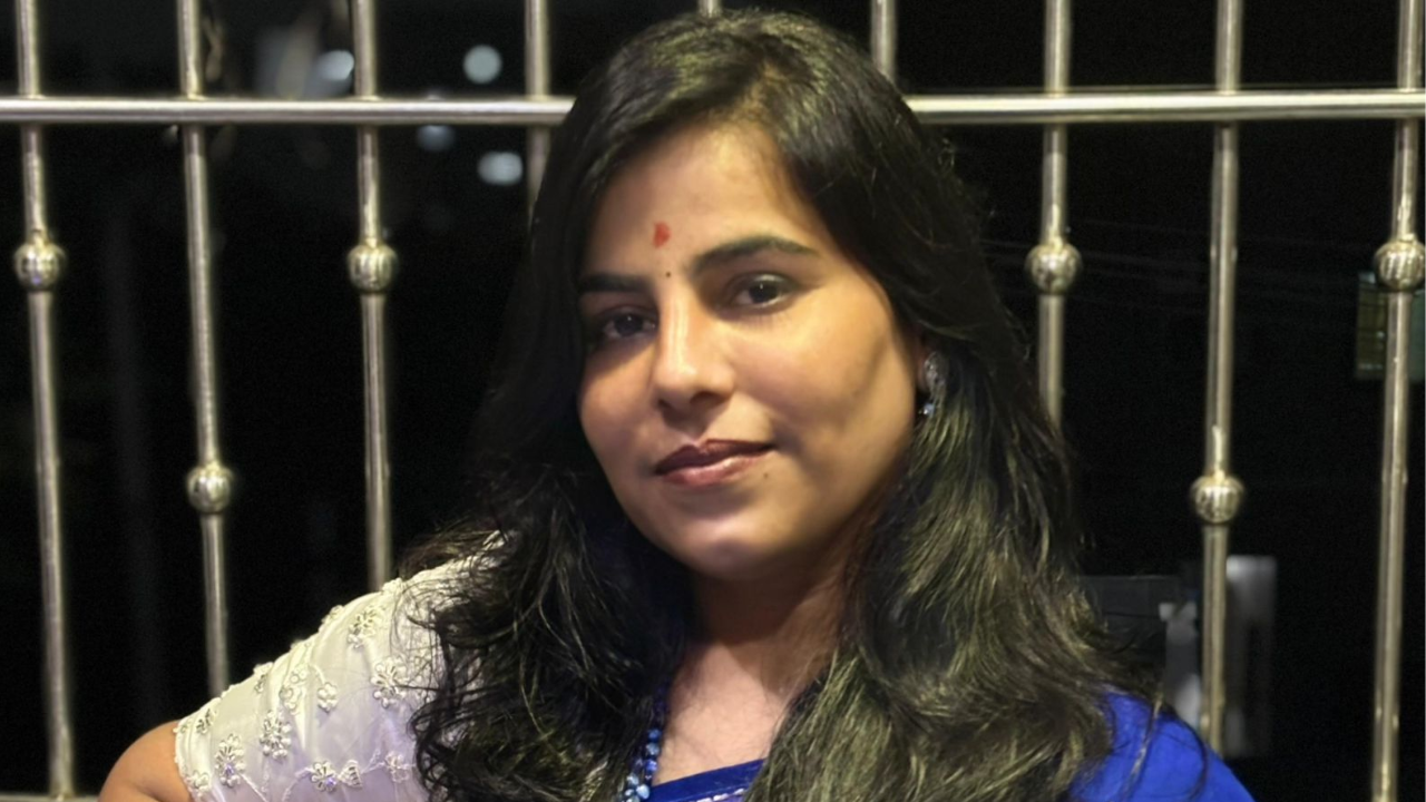 Hyderabad techie, 2 teenage children die by jumping in front of goods train