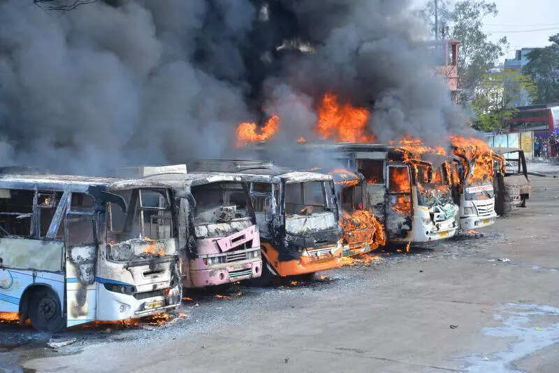 Ranchi Bus Stand Fire: Six Buses Charred in Kantatoli Blaze