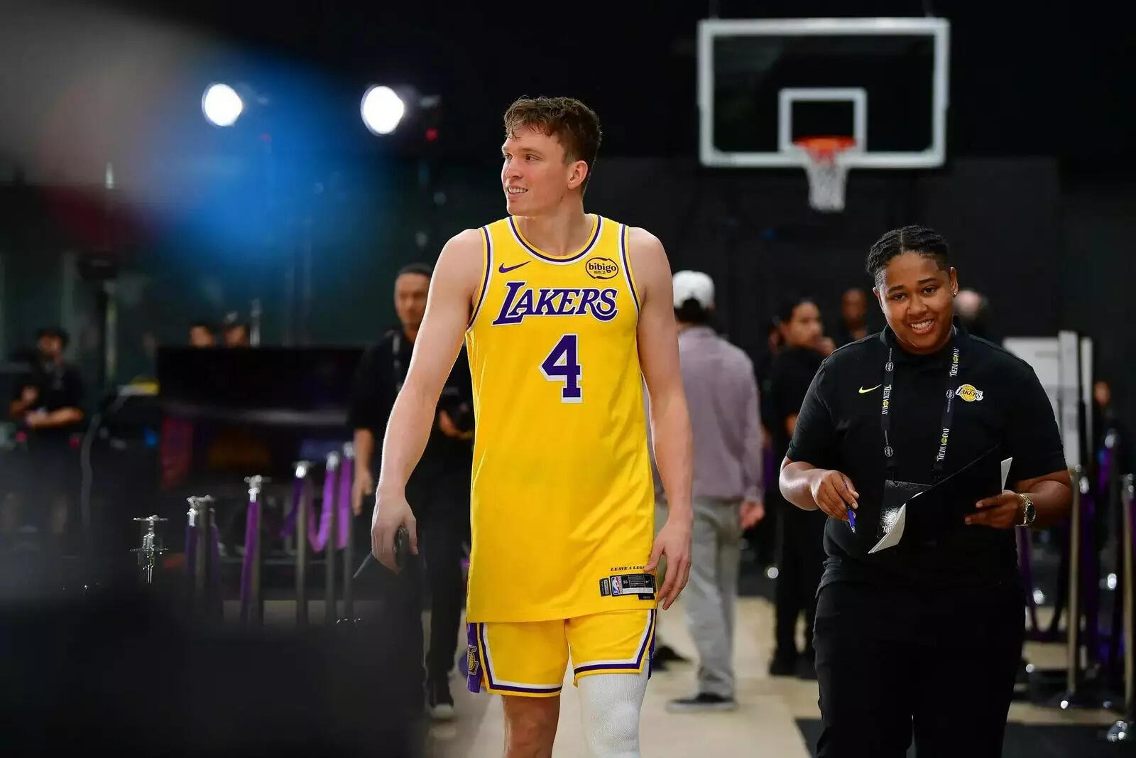 Lakers vs Knicks injury report &amp; status: Playing, records and team stats