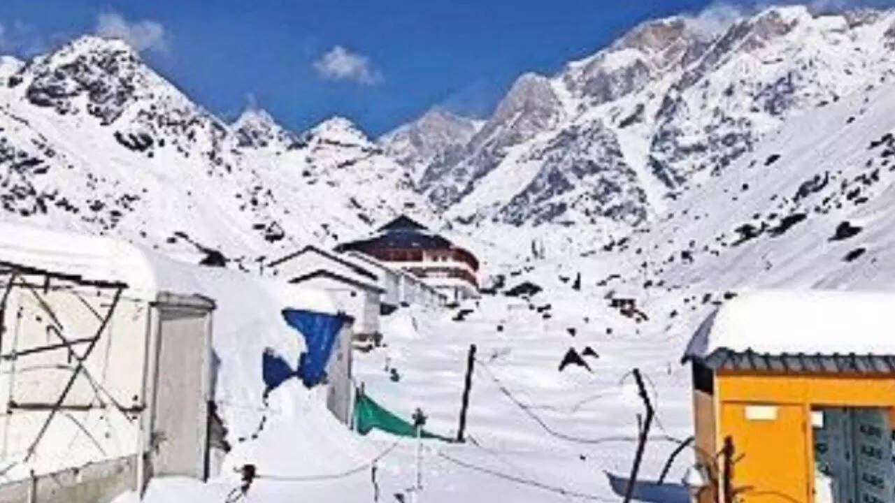 Uttarakhand: Avalanche warning in 5 hill districts after fresh snowfall