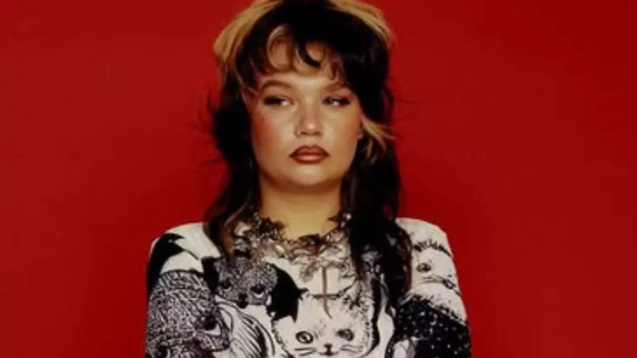 Lola Young takes home first Grammy award for 'Messy'