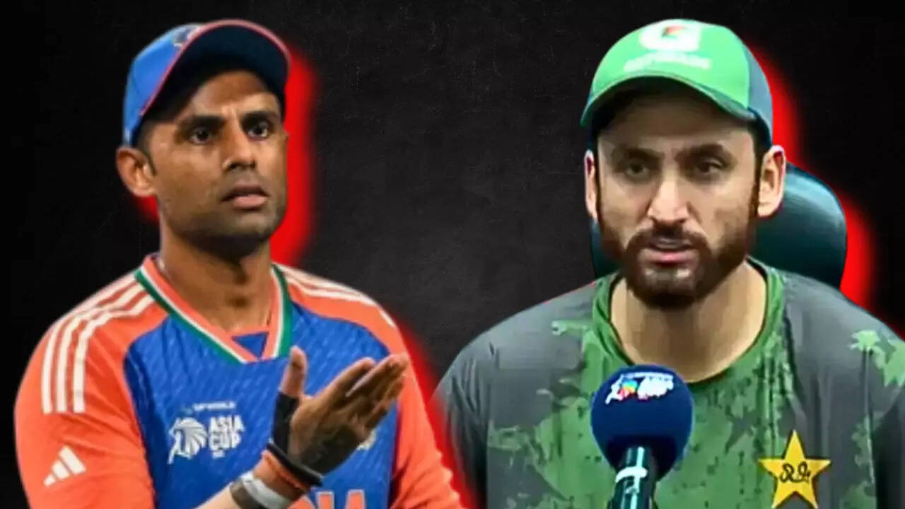 'If Pakistan meet India in final, will they hand over the trophy?'