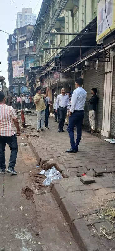 BMC carries out anti-encroachment drive on Mohammed Ali Road and Ibrahim Merchant Road in Mumbai