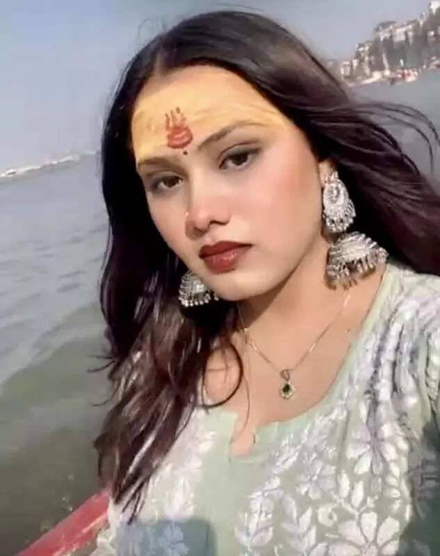 SUV rams unattended truck near Rajokri flyover, 23-yr-old passenger pays with life