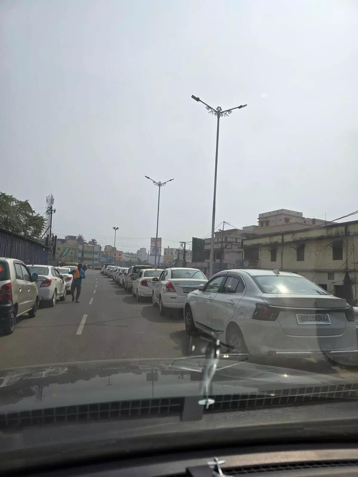 Illegal parking slows down traffic on road to SCB