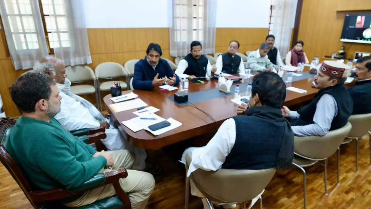 No more seat-sharing: Why Congress high command chose to go solo in Bengal assembly elections