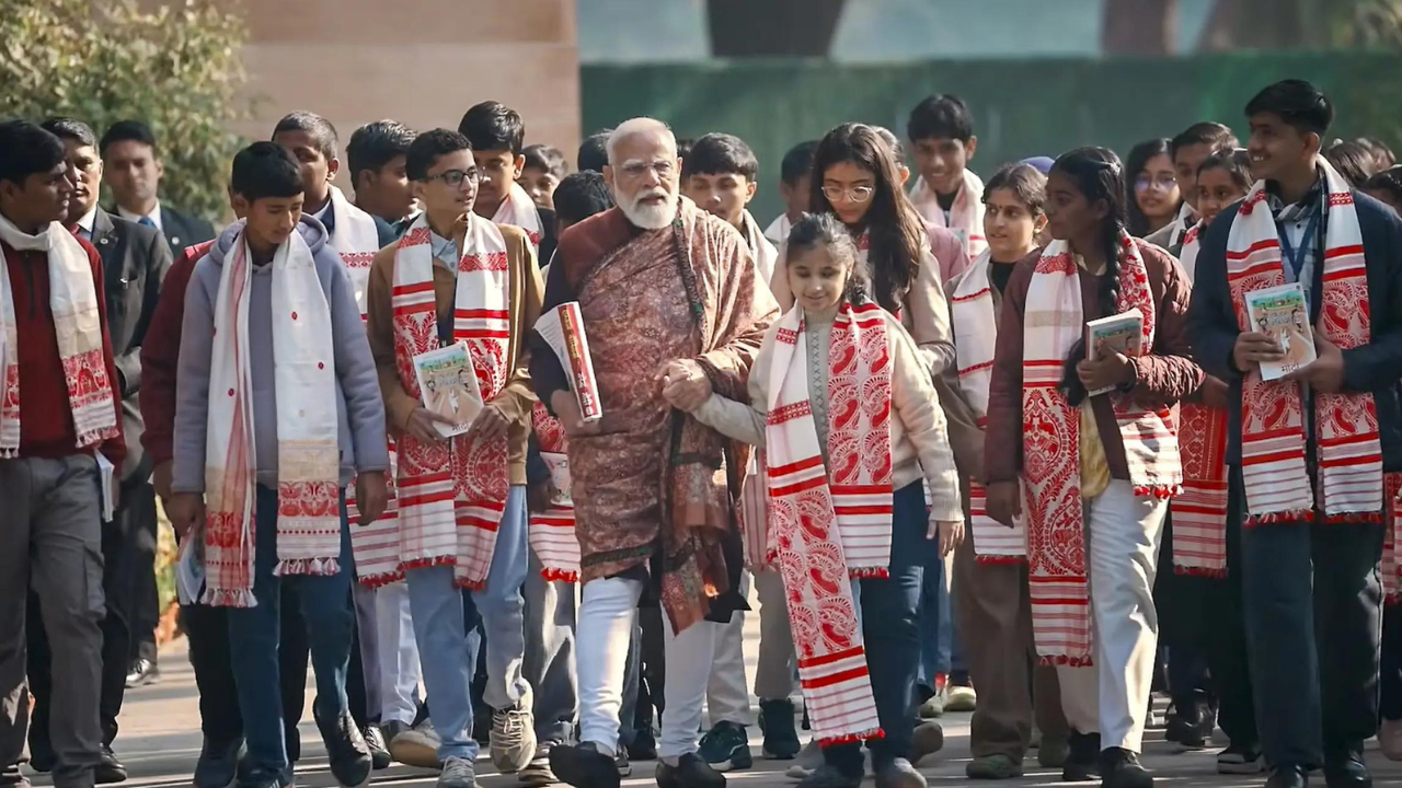 'Epitome of women empowerment': PM Modi welcomes students to 'Pariksha Pe Charcha' with 'Gamosa' — Watch