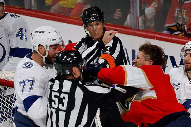 Matthew Tkachuk, Victor Hedman clash after JJ Moser incident