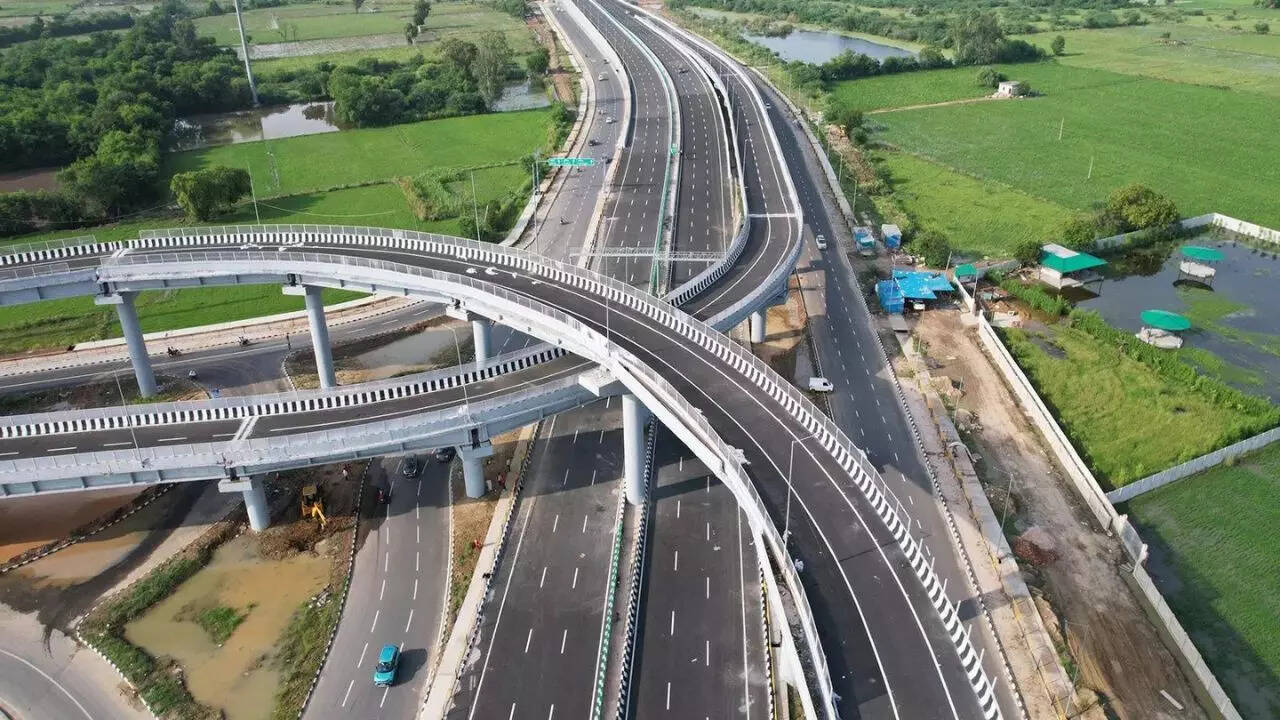 Toll on partially opened e-ways like Delhi-Mumbai to be same as that of other NHs