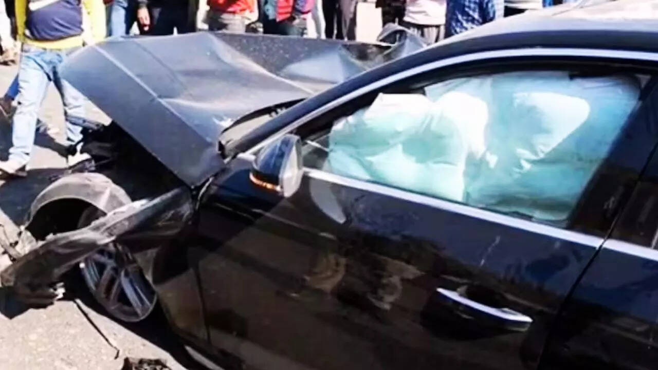 Speeding Audi runs over family distributing wedding cards in MP; 3 dead