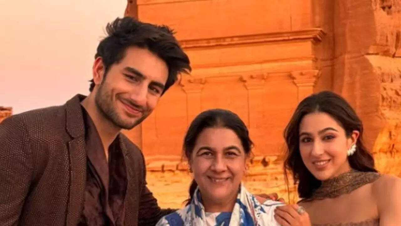 Sara celebrates 'mommy jaan' Amrita's 68th birthday