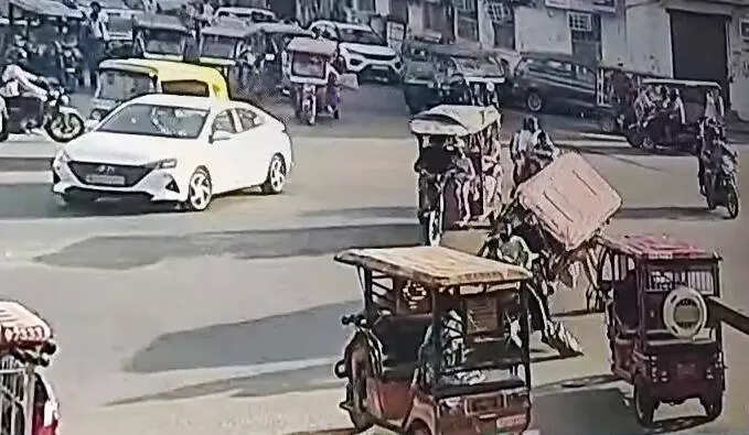 E-rickshaw threat: Govt policy to focus on passenger safety