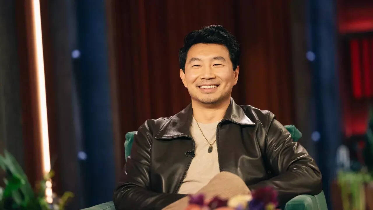 Simu Liu reacts to Kid Rock’s ‘lip syncing’ performance