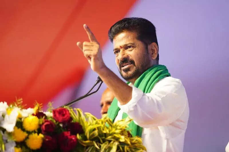 Revanth meets Kharge, exudes confidence of Cong win in civic polls