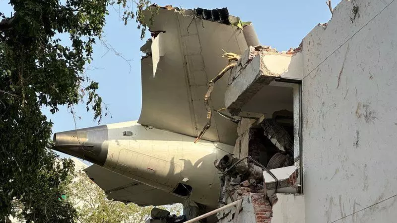Air India wants liability waiver from Ahmedabad crash victims’ kin, offers cash settlement