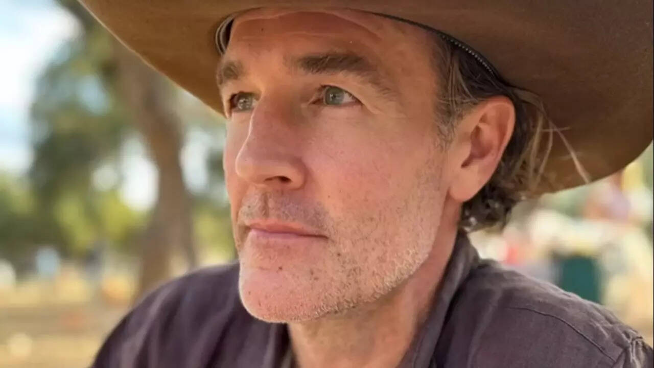 ‘Dawson Creek’ co-stars remember late James Van Der Beek