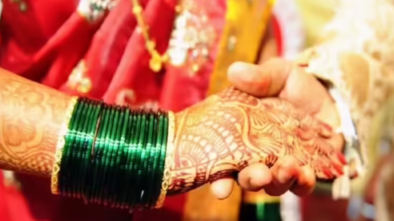 Woman constable ditches cop fiance hours before wedding, elopes with history-sheeter
