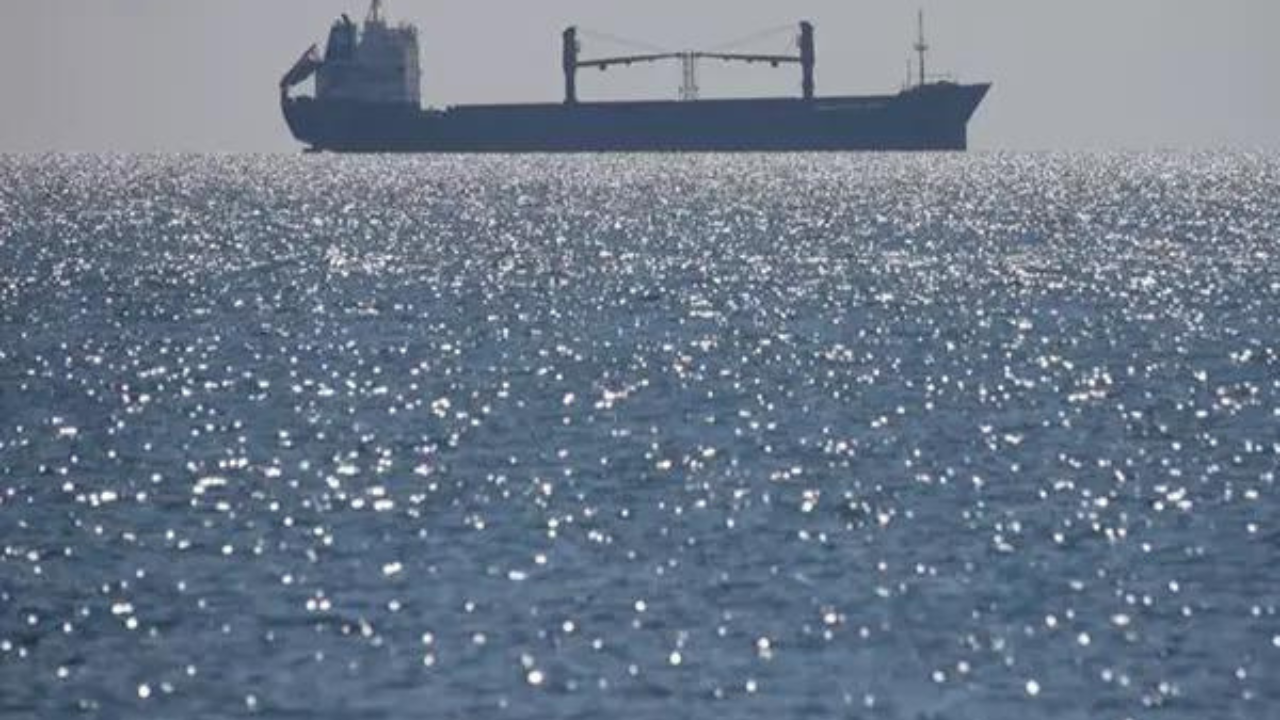 US navy ships collide in Caribbean as mid-sea refuelling goes wrong