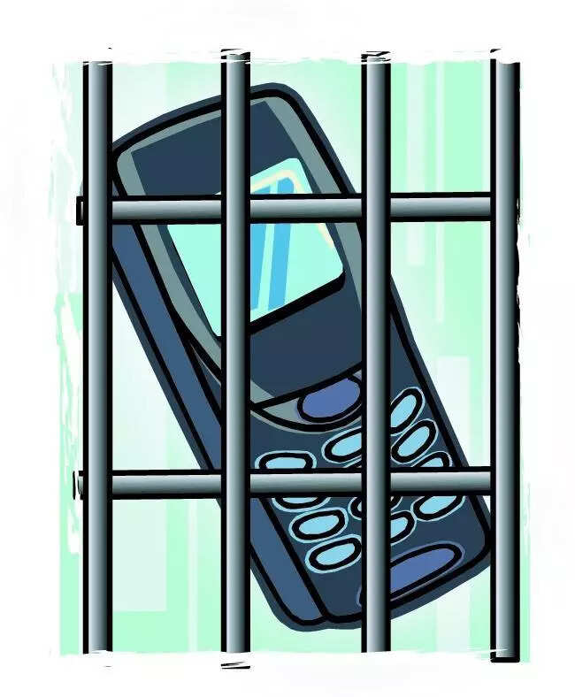 Probe ordered against Pettah CPO for giving phone to man in custody