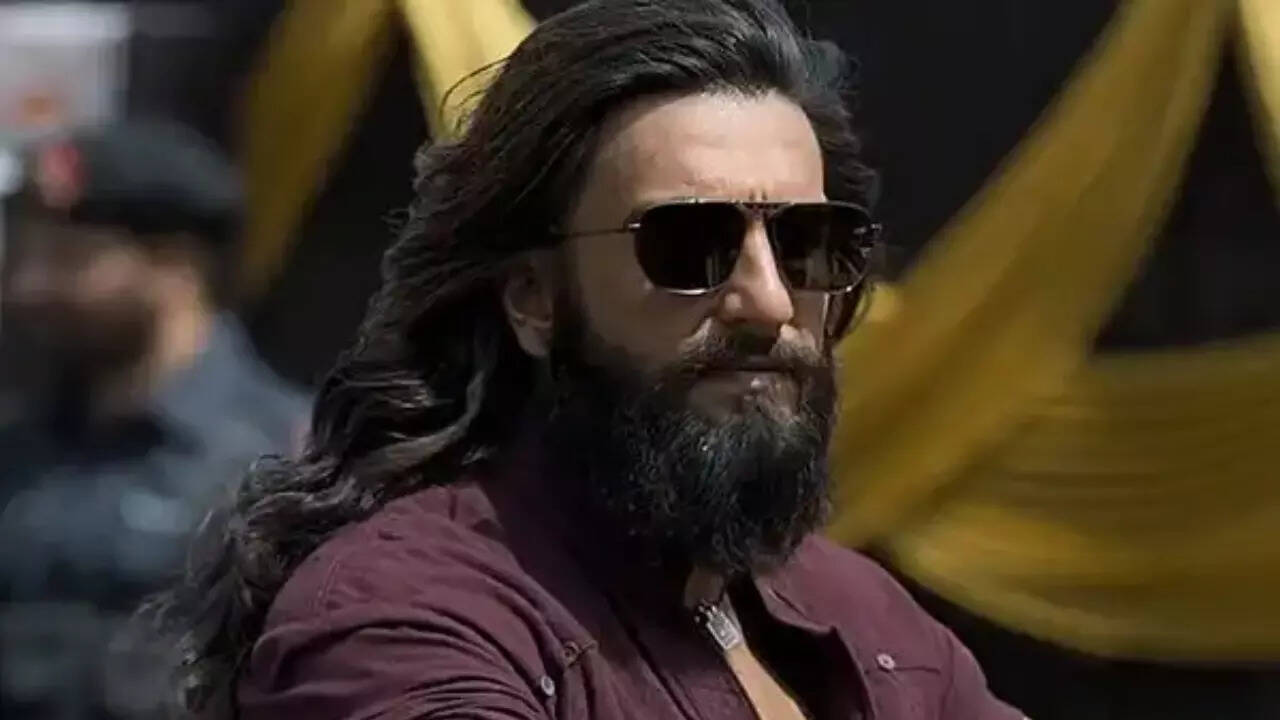 Pirated DVDs of Ranveer Singh’s ‘Dhurandhar’ being sold at a shocking price in Pakistan