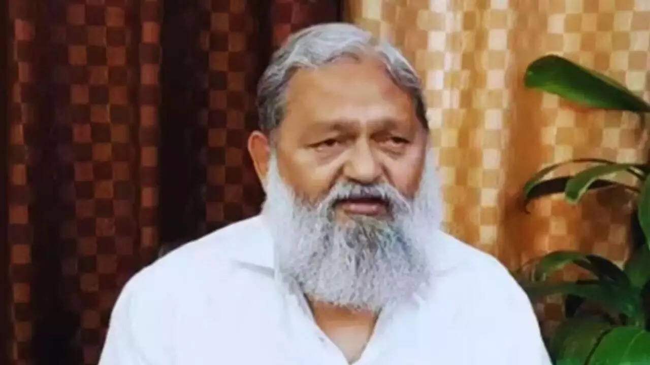 ‘Mera order sare Haryana mein chalta hai’: Minister Anil Vij clashes with Kaithal SP – watch