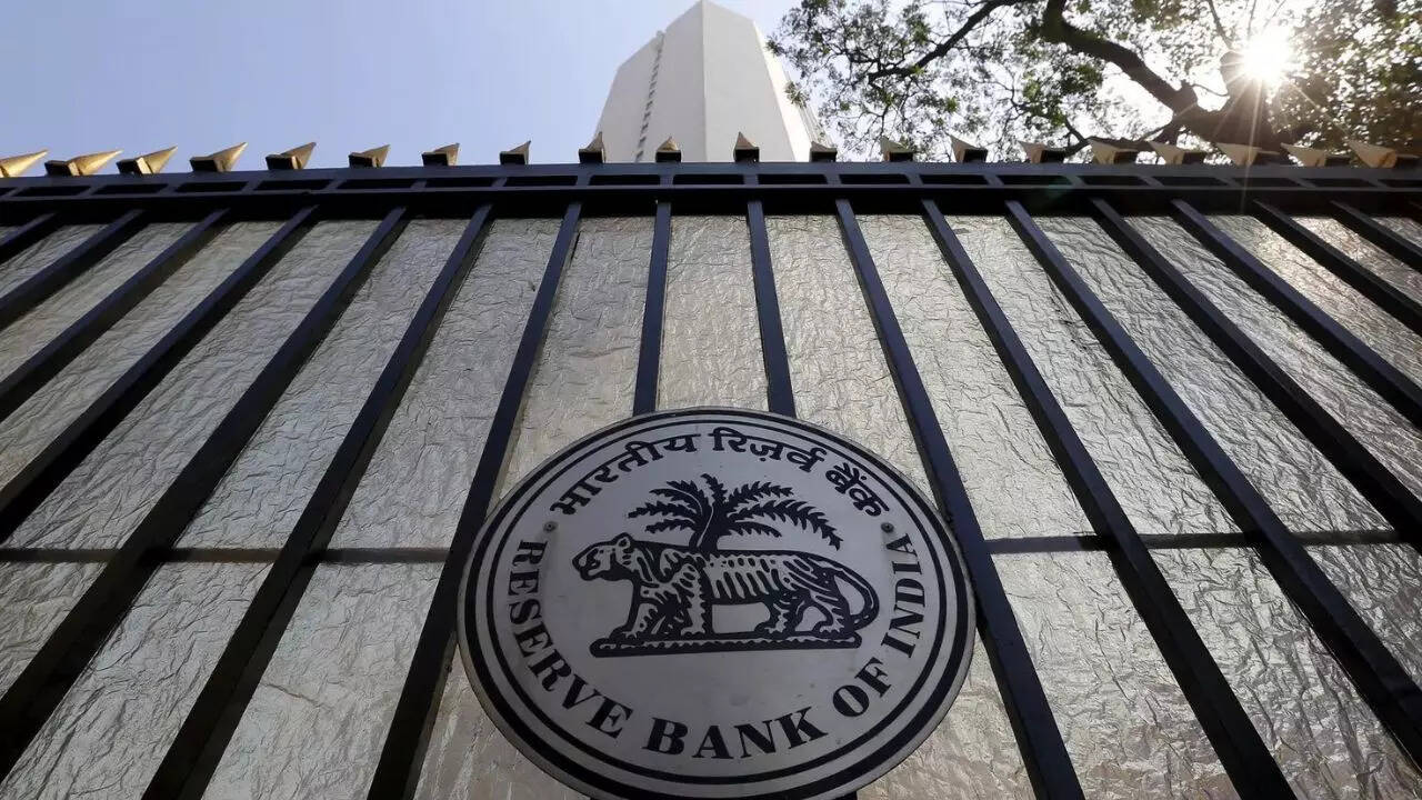 RBI: 500 crore net worth must for M&amp;A financing eligibility