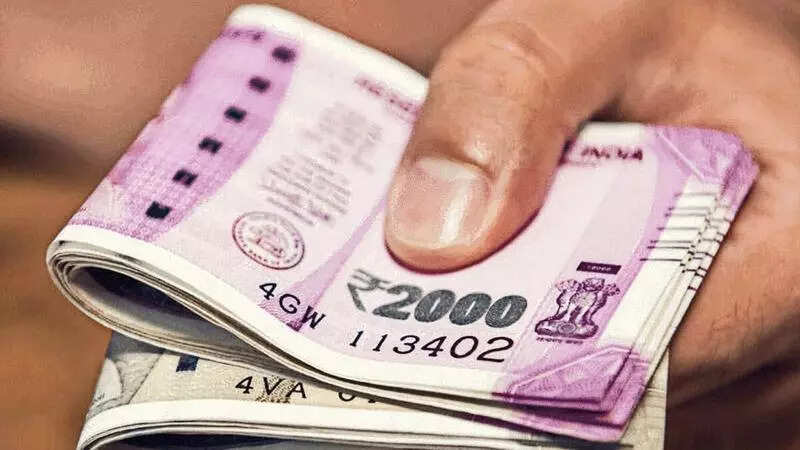 23.5L found in car without number plate in T Nagar Chennai; six held