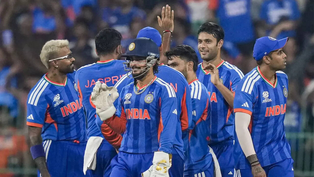 IND vs PAK Live: Ishan Kishan falls for 77 after power-packed knock, India on top