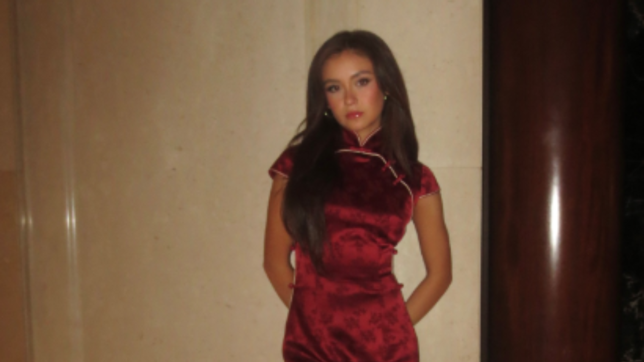 Anna Cathcart sparks romance buzz with valentine post online