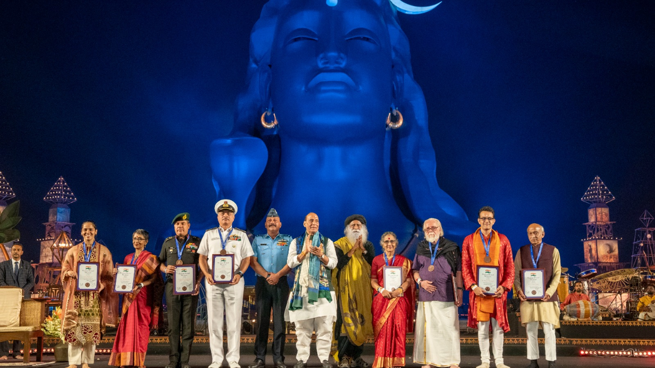 Sadhguru launches ‘Bhavya Bharat Bhushan’ award; Rajnath Singh felicitates achievers