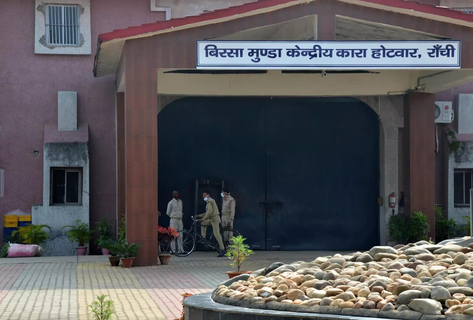 Board of visitors inspects Birsa Munda jail