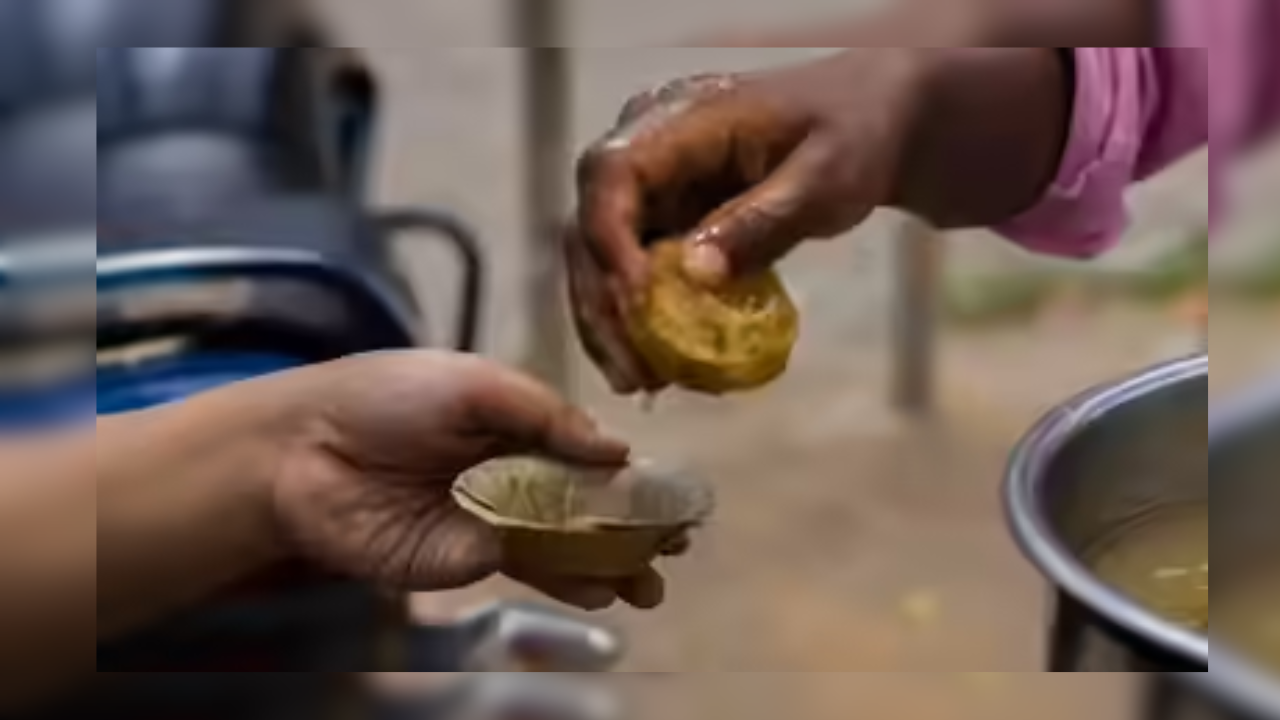 100 kids fall ill after eating golgappa at Shivratri mela in Palamu, all safe