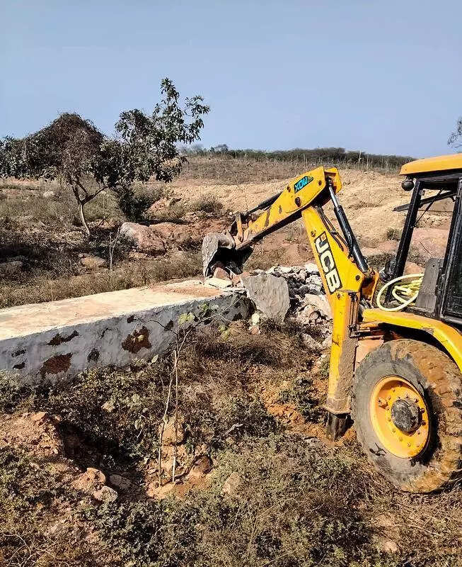 2 farmhouses on 26 acres in the Raisina hill area in Aravalis razed