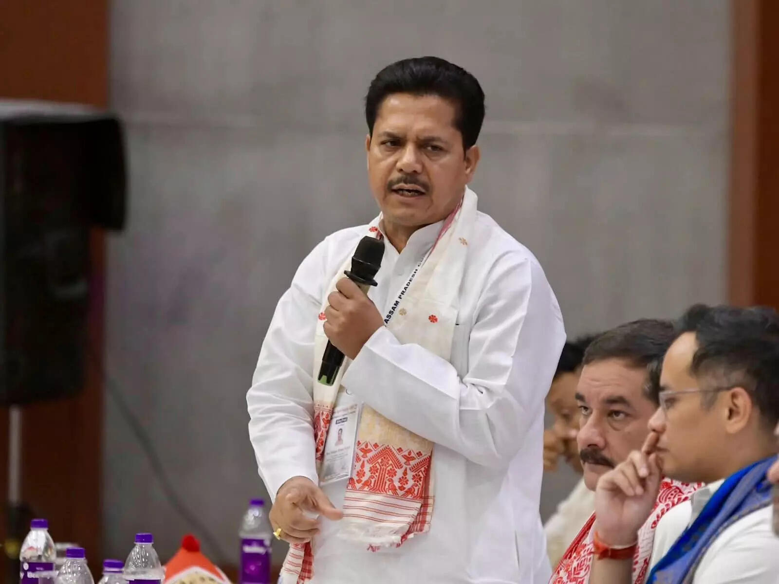 Assam Cong neta ‘quits’; Gandhis as well as Himanta try to woo him