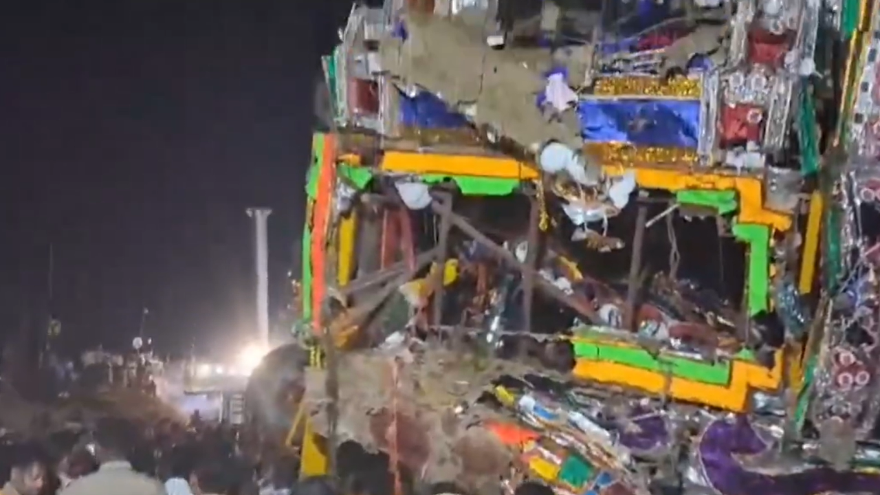 7 injured after 60-foot temple chariot topples in Tamil Nadu's Vellore