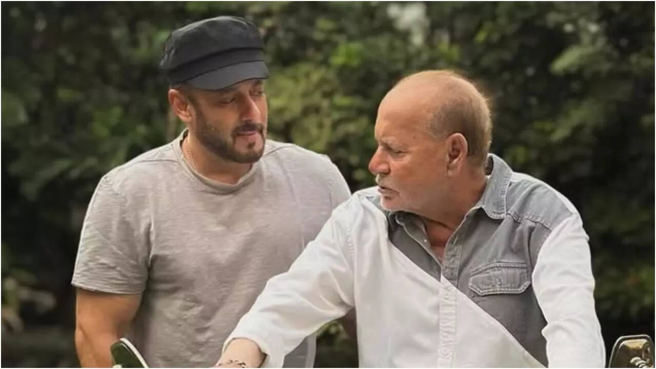 Salim Khan hospitalised: Salman Khan spotted at Lilavati- Check video