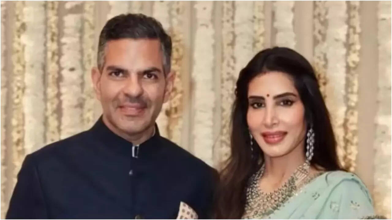 Delhi High Court asks Priya and Mandhira to maintain restraint