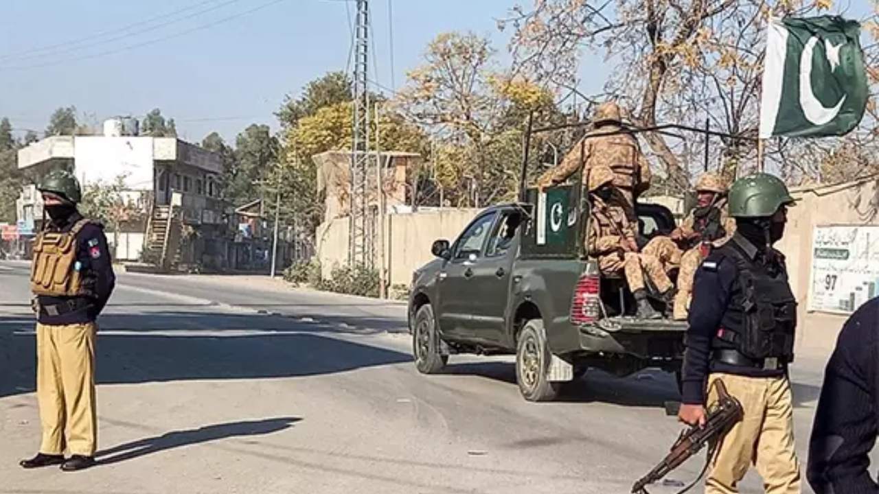 Pakistan: Suicide bomber rams explosive-laden vehicle into security post; 12 killed