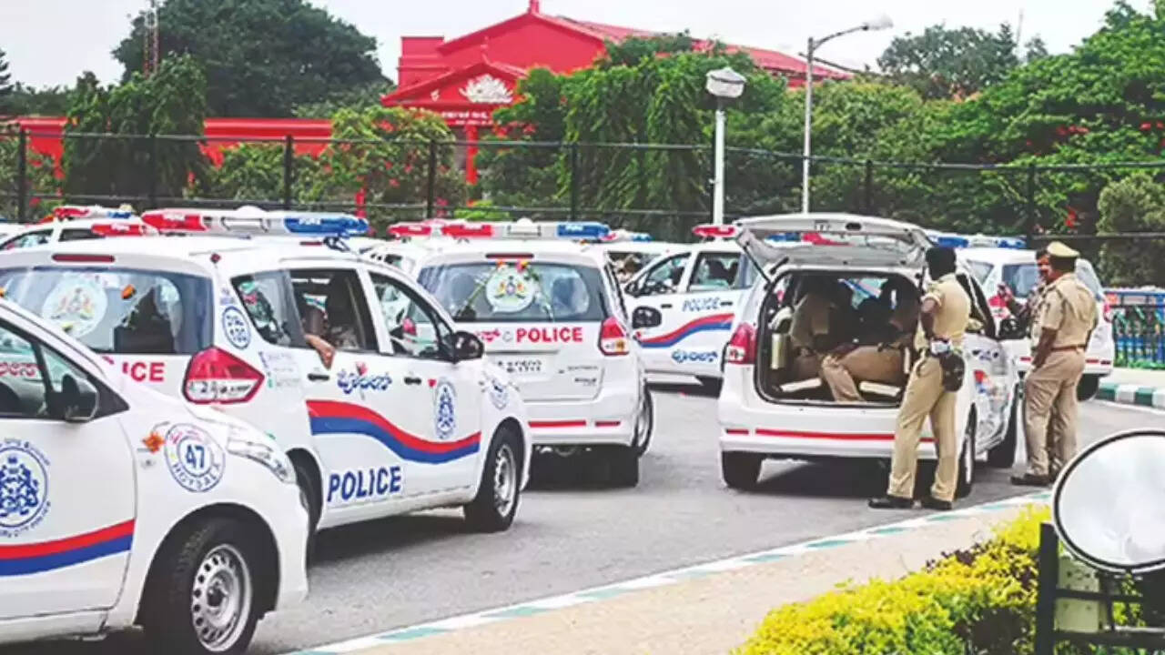 Family forgets 4-year-old in cab in Bengaluru, Hoysala team traces vehicle &amp; rescues child