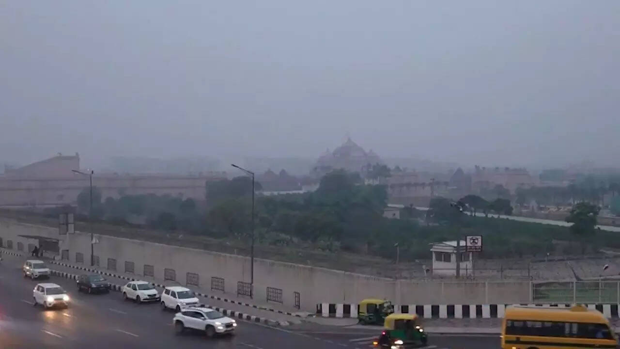 Delhi, Noida wake up to light rain; IMD issues yellow alert, predicts slight daytime temperature dip