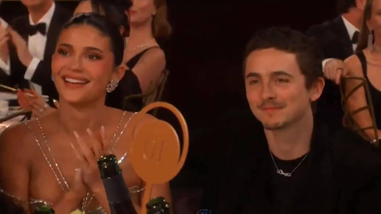 Timothee Chalamet and Kylie Jenner get romantic - PICS