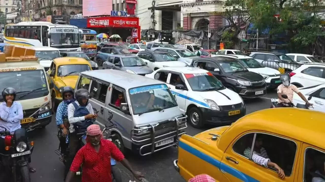 Record 1 lakh vehicles registered in Kolkata in 2025, worry over road congestion