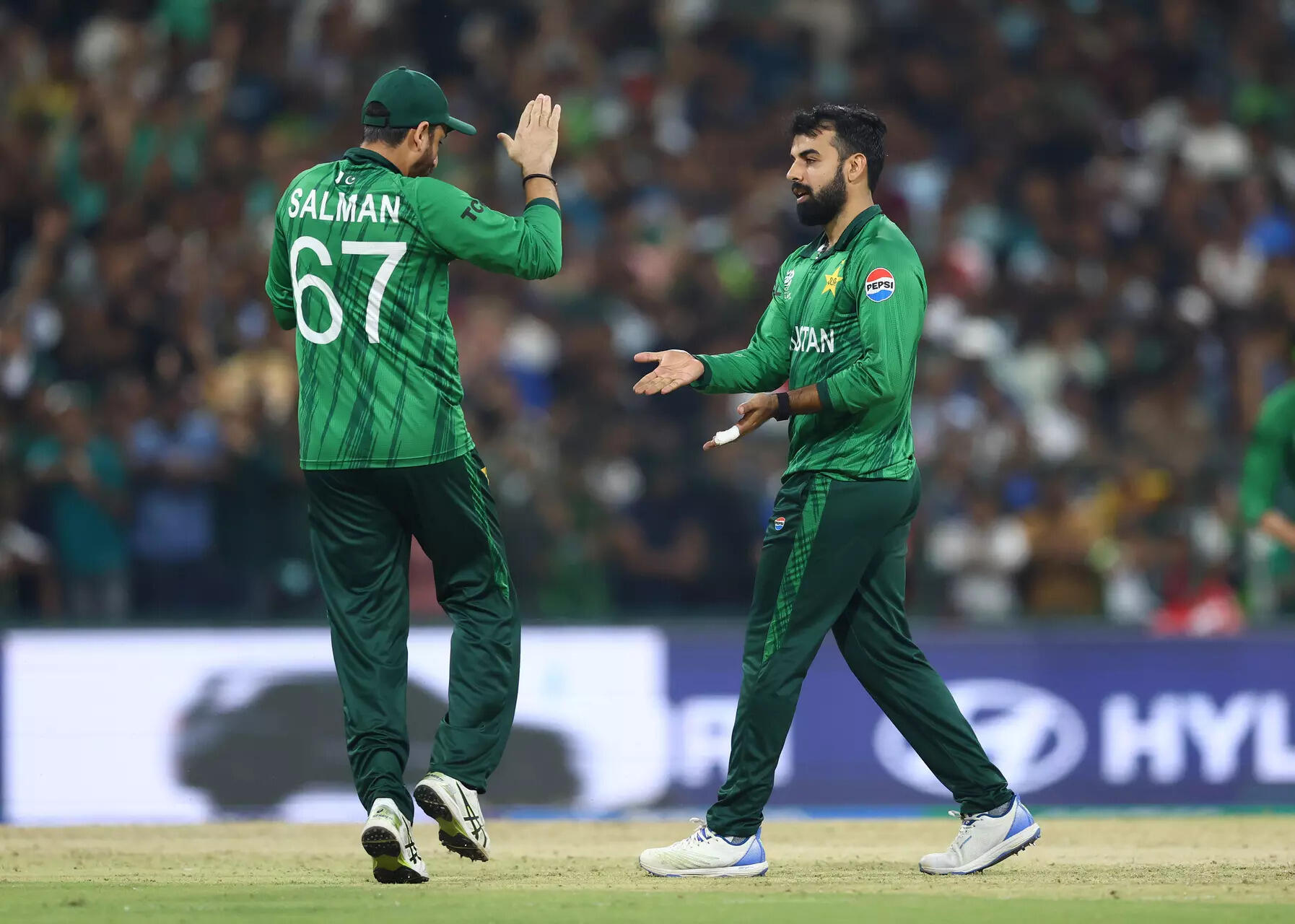 'Out of his limits': Shadab reprimanded by PCB over swipe at Ex-Pakistan legends